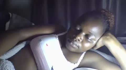 Snapshot of ebony_tasha chatting on 02-26-25, 10:20 tasha online show from 02-26-25, 10:20