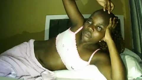 Snapshot of ebony_tasha chatting on 03-06-25, 07:32 tasha online show from 03-06-25, 07:32