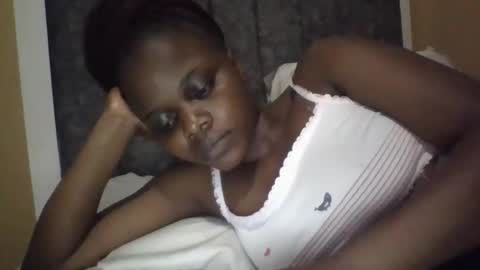 Snapshot of ebony_tasha chatting on 09-10-25, 07:36 tasha online show from 09-10-25, 07:36