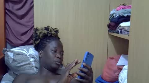 Snapshot of ebonydora chatting on 10-19-25, 03:01 ebonydora online show from 10-19-25, 03:01