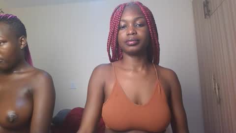 ebonydreamgirl_ online show from 09-28-25, 06:35