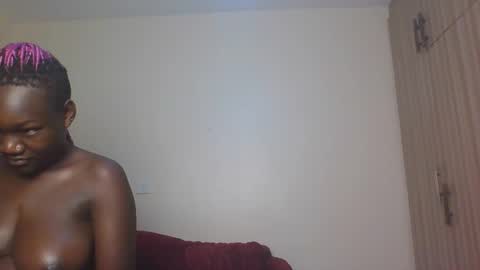 ebonydreamgirl_ online show from 09-29-25, 07:08