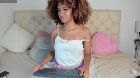 Snapshot of ebonygoddes03 chatting on 12-25-24, 06:09 Queen Ebony online show from 12-25-24, 06:09