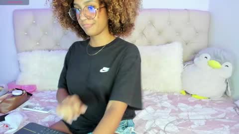 Snapshot of ebonygoddes03 chatting on 02-10-25, 03:35 Queen Ebony online show from 02-10-25, 03:35