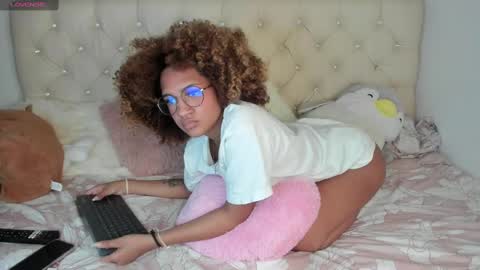 Snapshot of ebonygoddes03 chatting on 02-26-25, 08:11 Queen Ebony online show from 02-26-25, 08:11