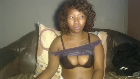 Snapshot of ebonymilf1 chatting on 09-26-25, 11:20 Tee online show from 09-26-25, 11:20