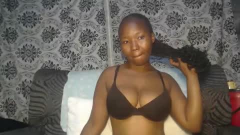 Snapshot of ebonymilf1 chatting on 12-14-25, 12:05 Tee online show from 12-14-25, 12:05
