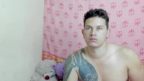 Snapshot of eclipseandflame chatting on 11-25-25, 04:07 online show from 11-25-25, 04:07