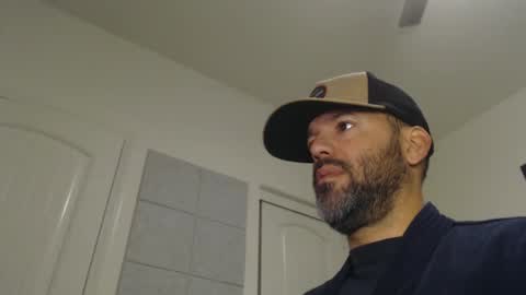 Snapshot of edge_masters chatting on 12-22-24, 02:49 EdgeM online show from 12-22-24, 02:49