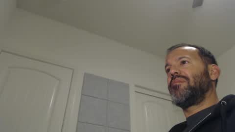 Snapshot of edge_masters chatting on 12-23-24, 04:01 EdgeM online show from 12-23-24, 04:01