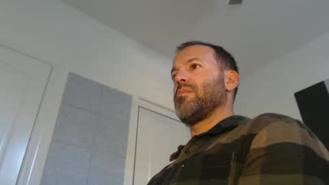 Snapshot of edge_masters chatting on 12-24-24, 11:22 EdgeM online show from 12-24-24, 11:22
