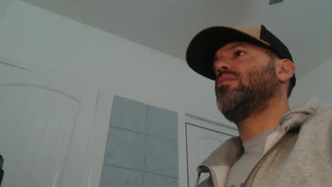 Snapshot of edge_masters chatting on 12-29-24, 04:08 EdgeM online show from 12-29-24, 04:08