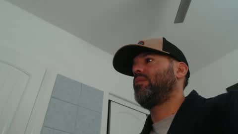 Snapshot of edge_masters chatting on 01-01-25, 04:07 EdgeM online show from 01-01-25, 04:07