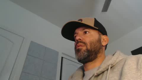 Snapshot of edge_masters chatting on 01-01-25, 07:43 EdgeM online show from 01-01-25, 07:43