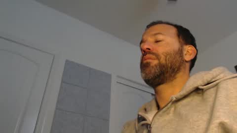 Snapshot of edge_masters chatting on 01-30-25, 12:29 EdgeM online show from 01-30-25, 12:29