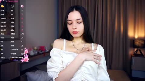 Snapshot of edinabirmingham chatting on 12-18-24, 06:32 Lilith online show from 12-18-24, 06:32