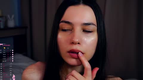 Snapshot of edinabirmingham chatting on 12-19-24, 09:40 Lilith online show from 12-19-24, 09:40