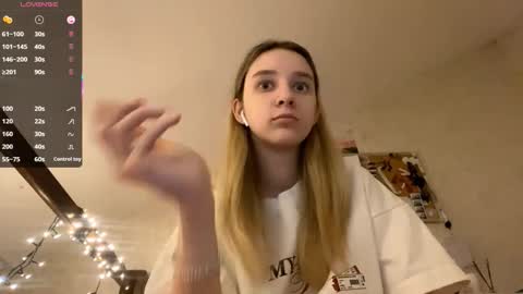 Snapshot of edlinhazleton chatting on 10-17-25, 03:47 Dana online show from 10-17-25, 03:47