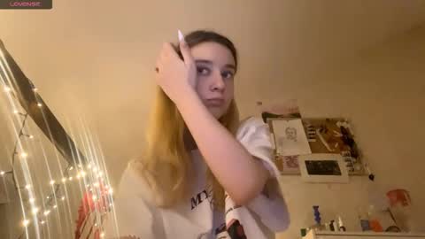 Snapshot of edlinhazleton chatting on 11-11-25, 06:19 Dana online show from 11-11-25, 06:19