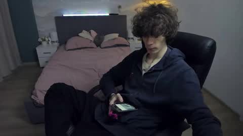 edvardblare online show from 10-03-25, 01:19