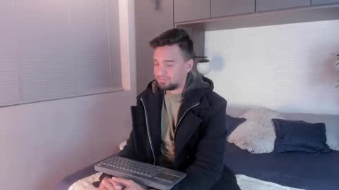 Eduardo online show from 03-07-25, 03:51