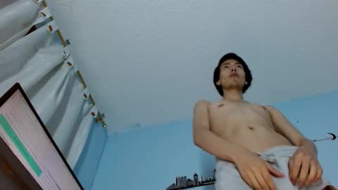 Snapshot of edward_sex18 chatting on 10-21-25, 08:37 edward online show from 10-21-25, 08:37