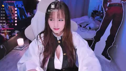 Snapshot of effie_lee chatting on 10-25-25, 12:13 Effie online show from 10-25-25, 12:13