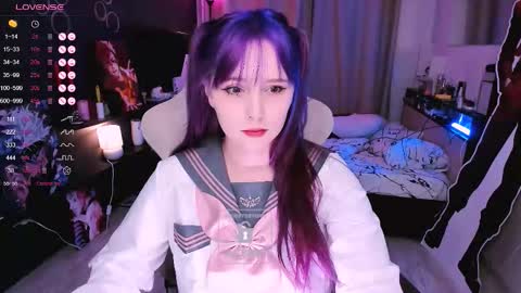 Effie online show from 11-30-25, 01:26