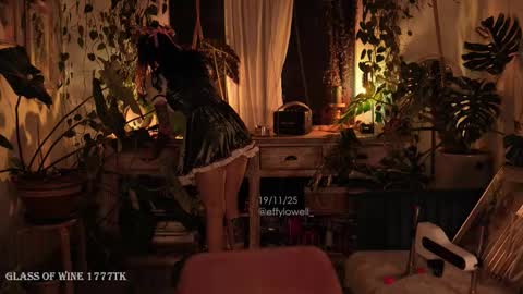 Effy online show from 11-20-25, 01:06