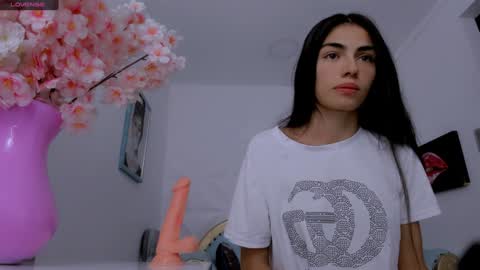 Snapshot of eimy_skinny chatting on 02-06-25, 11:54 eimy online show from 02-06-25, 11:54