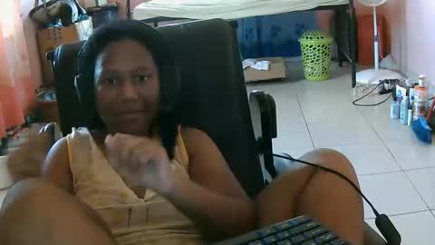 Snapshot of eirondra_valeen chatting on 10-12-25, 02:05 Eirondra Valeen online show from 10-12-25, 02:05
