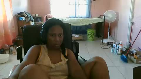 Snapshot of eirondra_valeen chatting on 10-17-25, 12:41 Eirondra Valeen online show from 10-17-25, 12:41