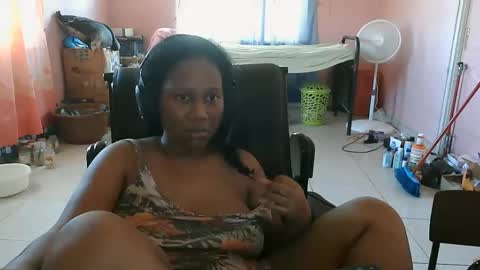 Snapshot of eirondra_valeen chatting on 10-19-25, 01:23 Eirondra Valeen online show from 10-19-25, 01:23