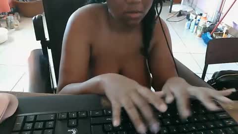 Snapshot of eirondra_valeen chatting on 10-20-25, 01:55 Eirondra Valeen online show from 10-20-25, 01:55