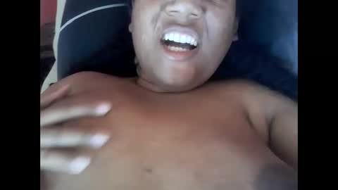 Snapshot of eirondra_valeen chatting on 10-23-25, 01:21 Eirondra Valeen online show from 10-23-25, 01:21