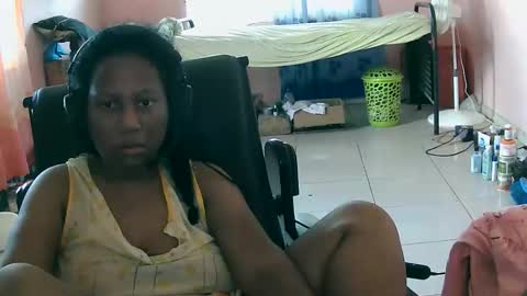 Snapshot of eirondra_valeen chatting on 10-28-25, 11:25 Eirondra Valeen online show from 10-28-25, 11:25