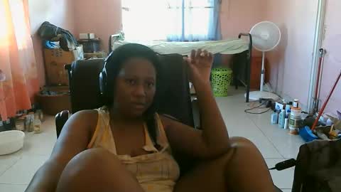 Snapshot of eirondra_valeen chatting on 10-29-25, 01:35 Eirondra Valeen online show from 10-29-25, 01:35