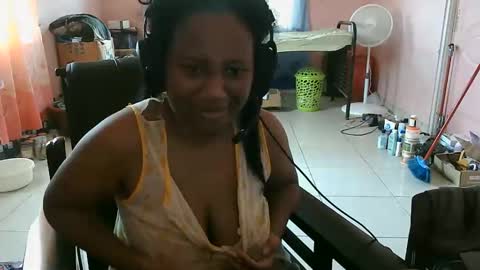 Snapshot of eirondra_valeen chatting on 10-30-25, 01:45 Eirondra Valeen online show from 10-30-25, 01:45