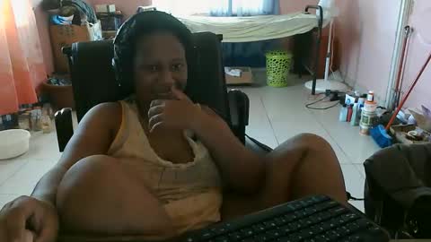 Snapshot of eirondra_valeen chatting on 10-31-25, 11:11 Eirondra Valeen online show from 10-31-25, 11:11