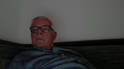 eisbaer1957 online show from 11-02-25, 02:19