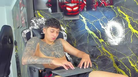 Snapshot of eithan__boy chatting on 04-01-26, 02:47 Eithan online show from 04-01-26, 02:47