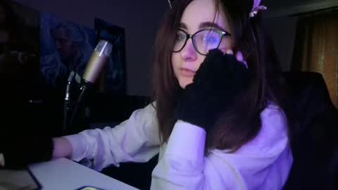 If you like it when I meow give me a thumbs up online show from 03-03-25, 03:42
