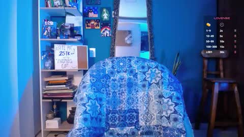 Ela  Help me reach 100 thumbs up online show from 11-17-25, 06:52