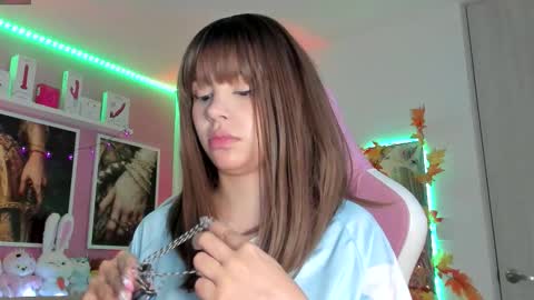 Snapshot of ela_garu_ chatting on 10-09-25, 04:54 Ela online show from 10-09-25, 04:54