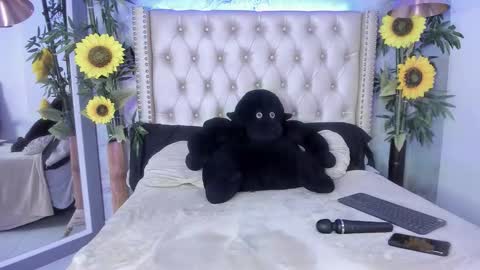 Snapshot of elaine6 chatting on 11-07-25, 09:59 eli online show from 11-07-25, 09:59