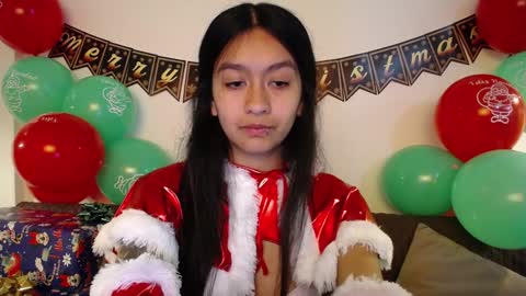 Snapshot of elaine_sun chatting on 12-24-24, 02:10 Elaine eli online show from 12-24-24, 02:10