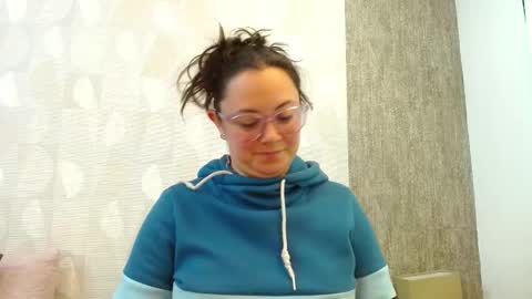 Snapshot of elamurray chatting on 11-06-25, 12:17 elamurray online show from 11-06-25, 12:17