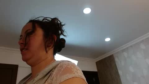 Snapshot of elamurray chatting on 11-14-25, 11:20 elamurray online show from 11-14-25, 11:20