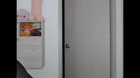 Snapshot of elandor__79876 chatting on 11-30-25, 08:02 elandor online show from 11-30-25, 08:02