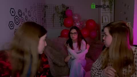 Snapshot of elani_grey chatting on 02-19-26, 11:17 elani online show from 02-19-26, 11:17